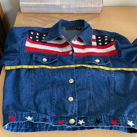 New Directions Jean Jacket with Stars and Stripes Detailing. Metal Star Buttons - Picture 11 of 13